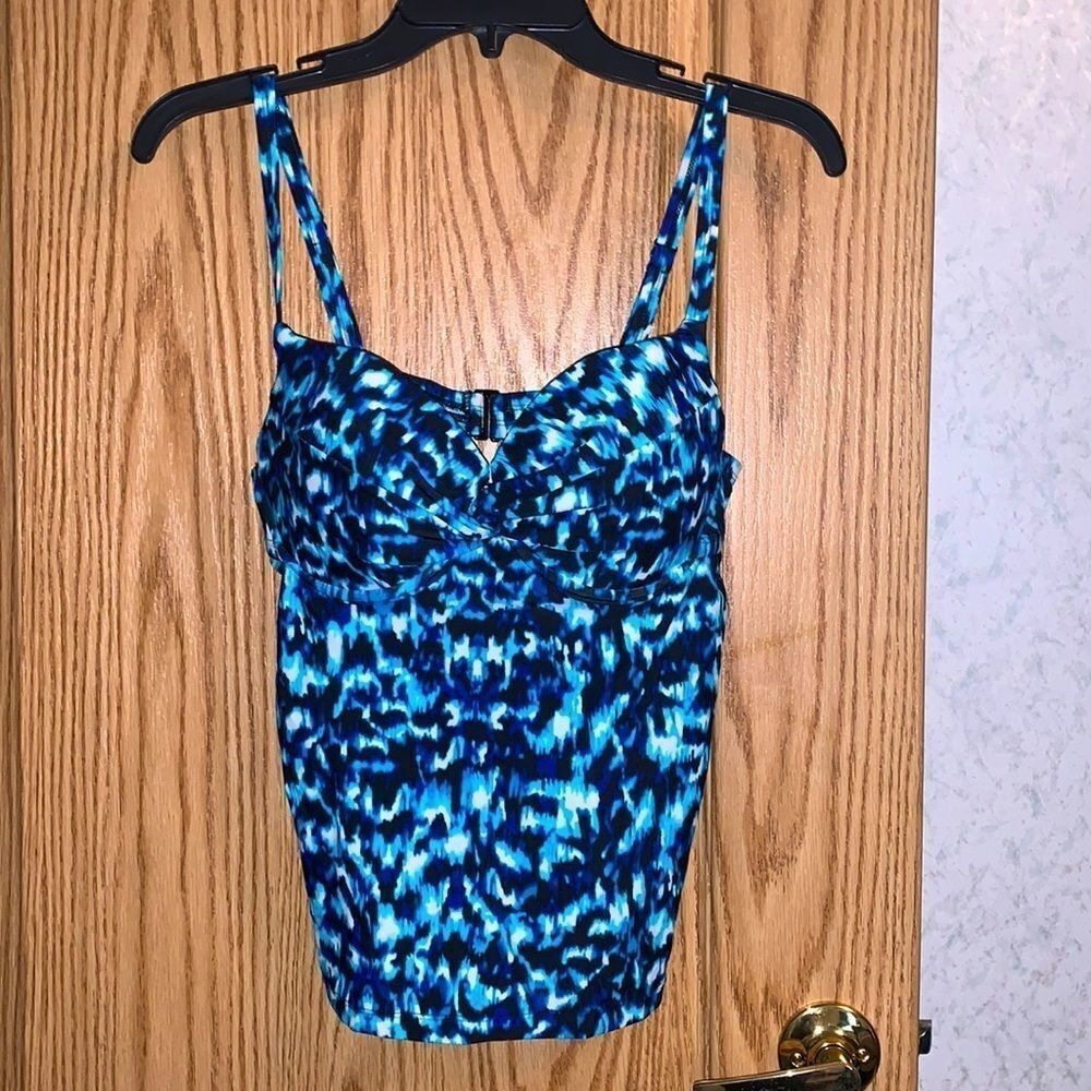 NWT maidenform swim top 38 B